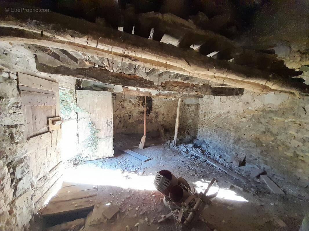 Parking à SAINT-JULIEN