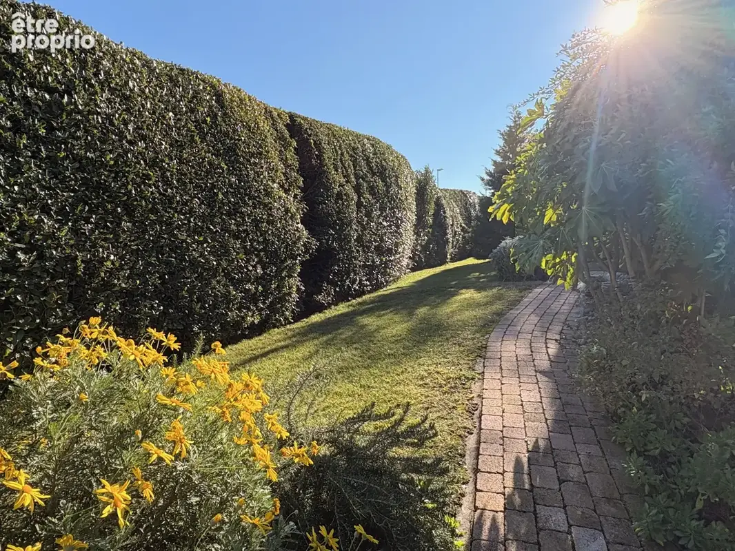 Villa d'exception de 146 m2 avec piscine, sous-sol de 105 m2 et terrain de 1780 m2 sans vis-a-vis - photo 18