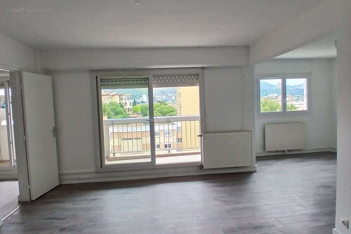 Appartement à MARSEILLE-11E