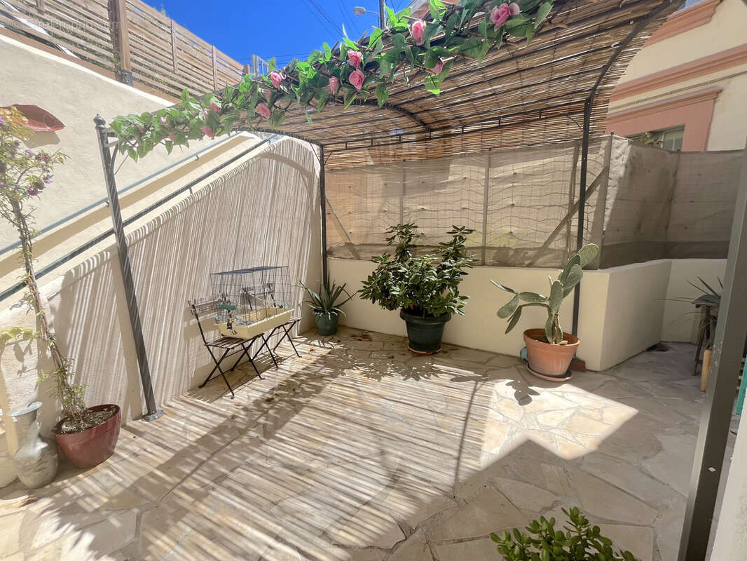 Tamaris - Appartement T3 avec terrasse & patio - photo 2