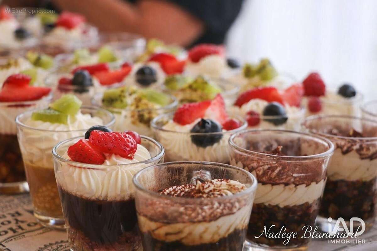 Photo 2 - Commerce à SURGERES