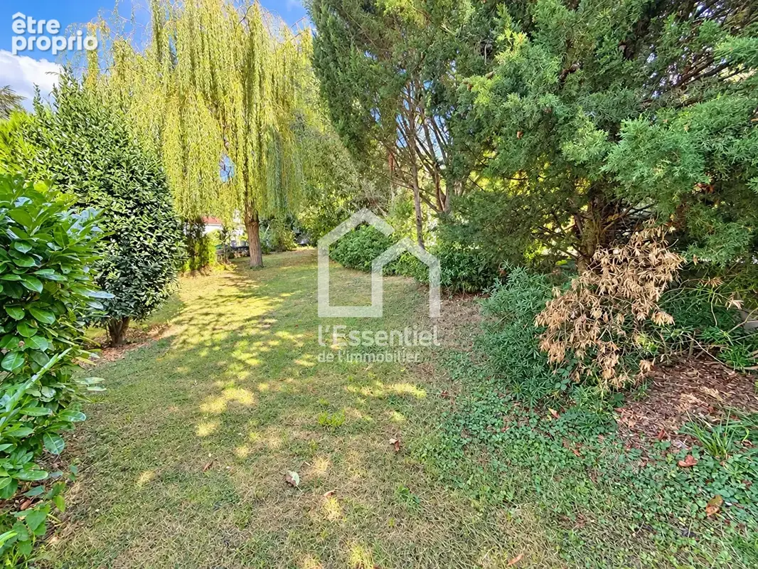 A vendre - maison d'architecte ndividuelle - 158 m² - sous sol total - terrain 977 m² - photo 4