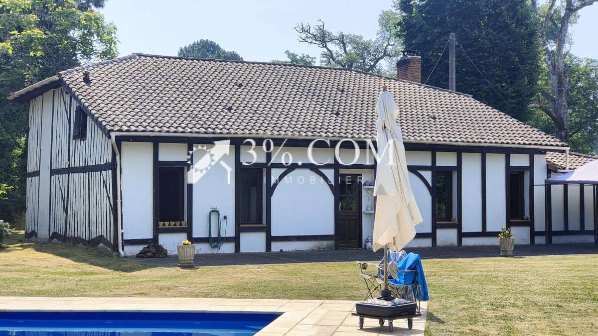 Maison à LUXEY