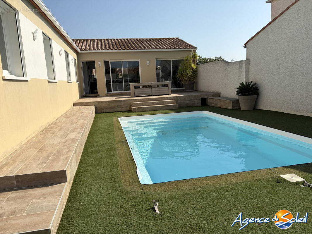 Maison à CAVES