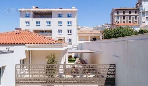 Appartement à MARSEILLE-4E