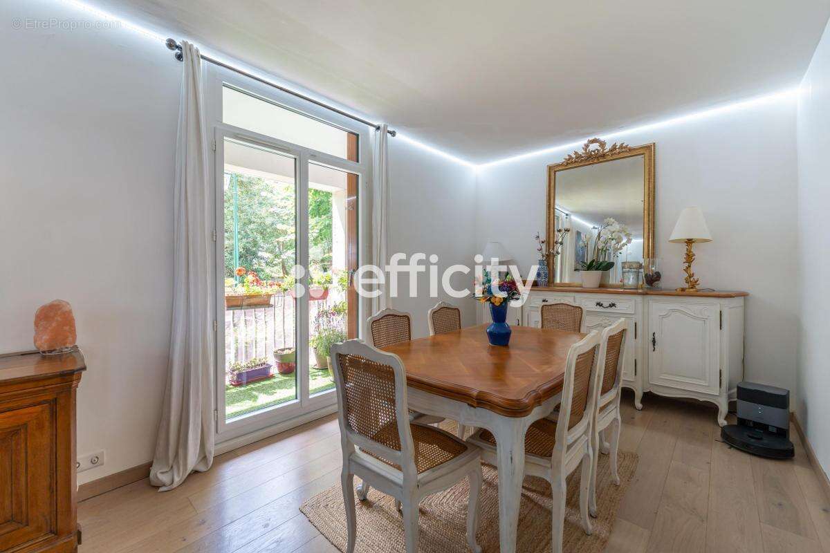 Appartement à VILLE-D'AVRAY