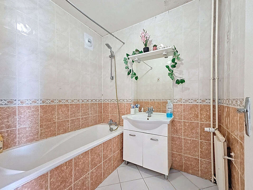 Appartement à SARTROUVILLE