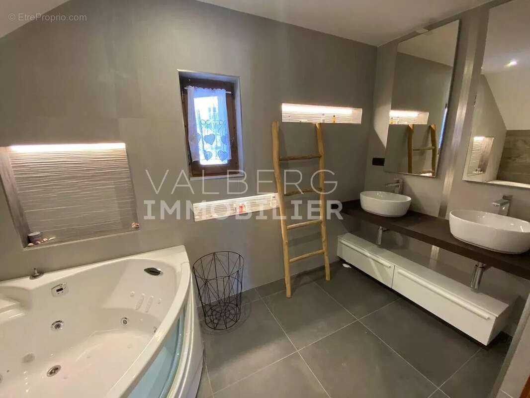 Chalet - 275 m² - proche des pistes - photo 7