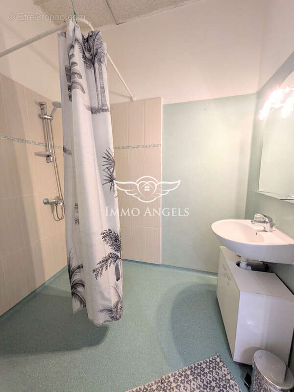 Appartement à VIC-LA-GARDIOLE
