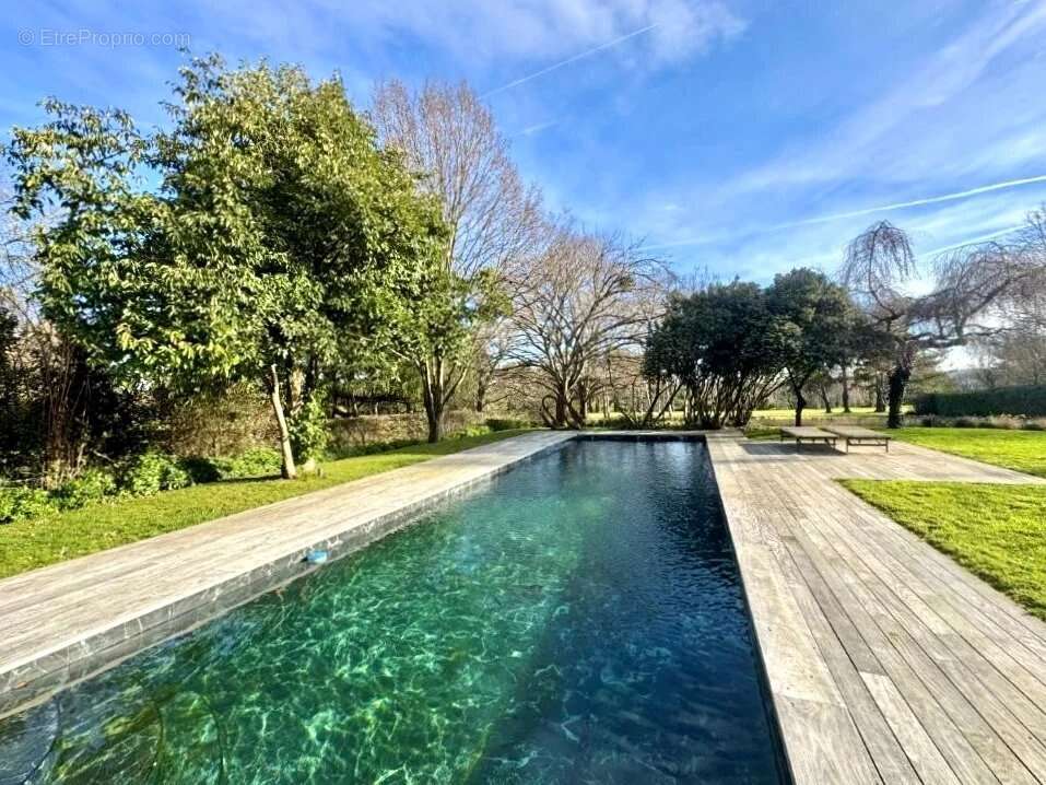 Maison à SAINT-NOM-LA-BRETECHE