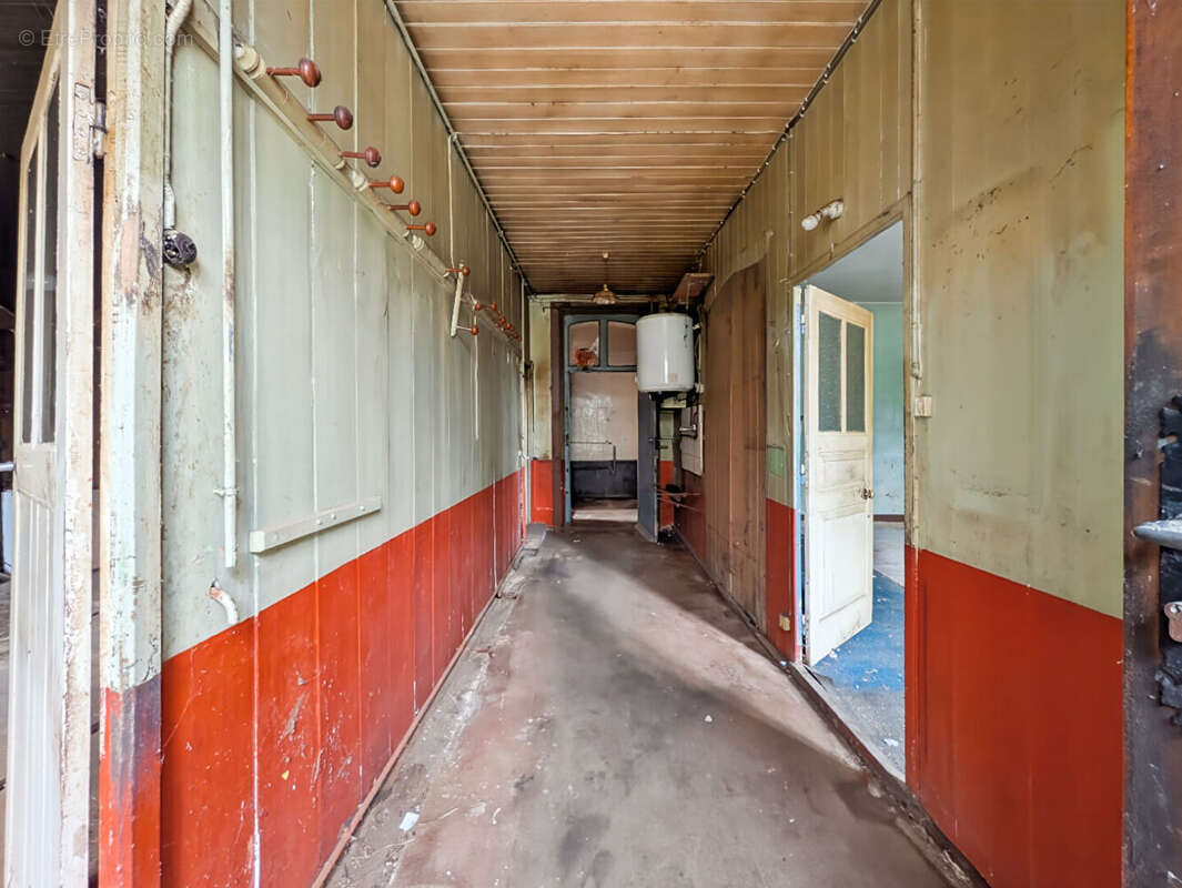 Longère en pierre à rénover à Saint-Aubin-d'Aubigné 60m² - photo 2