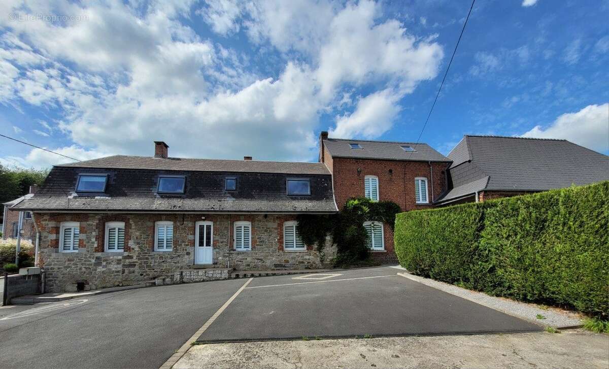 Maison à SOLRE-LE-CHATEAU
