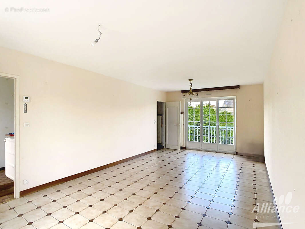Maison 6/7 pièces DELLE - En impasse, 4 chambres, garage, sous-sol     'Certaines photos ont été modifiées à l - photo 3