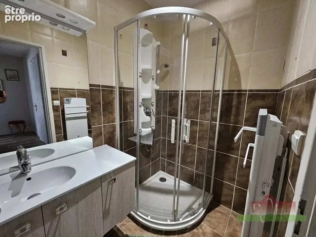 VIENNE, Appartement T4 de 116m² avec terrasse de 15 m² et  2 pkgs. et - photo 8