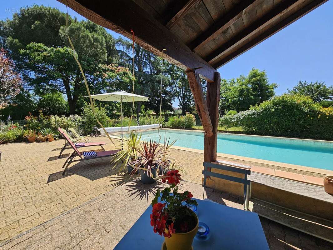 Maison à COURS-DE-PILE