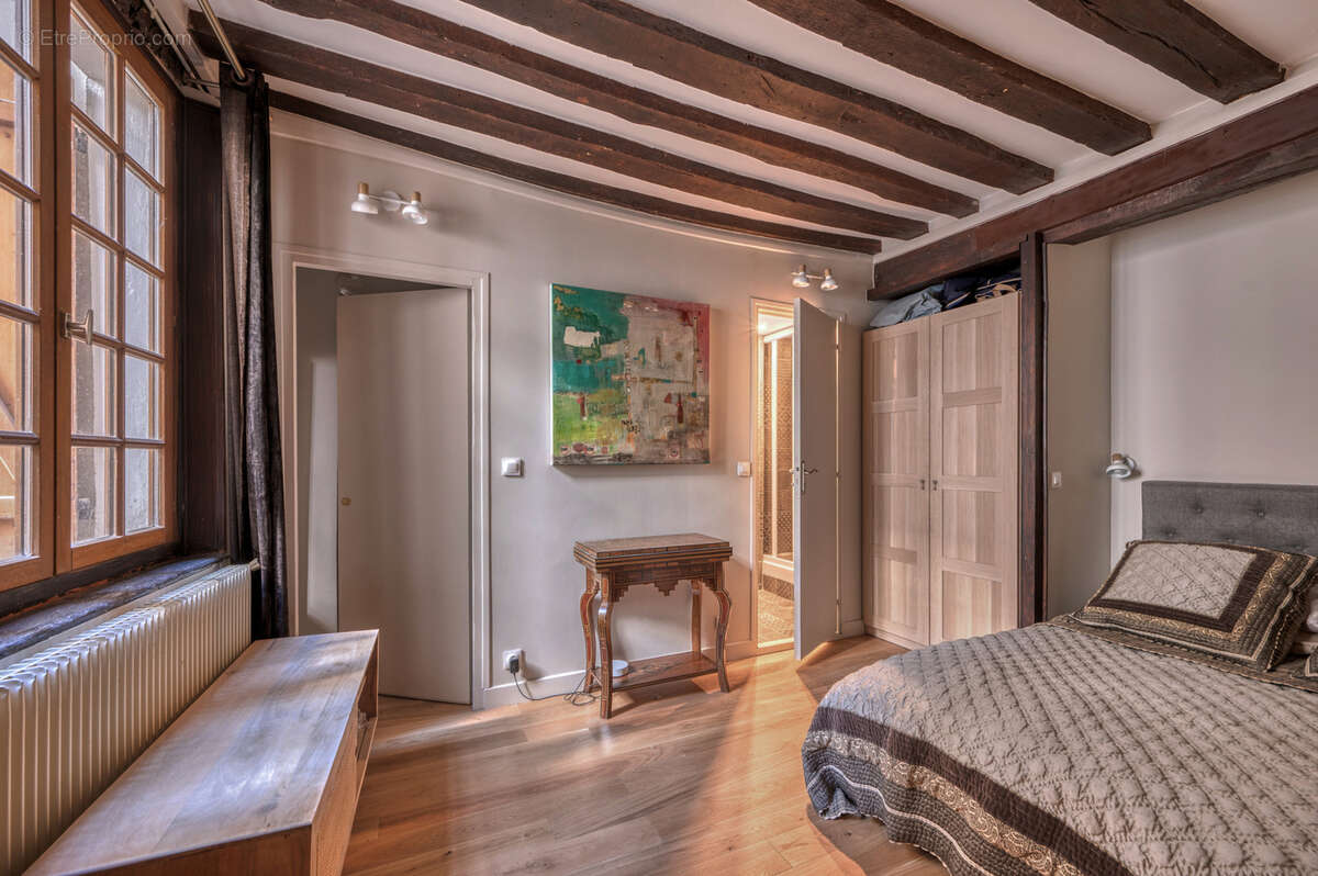 Appartement à PARIS-3E