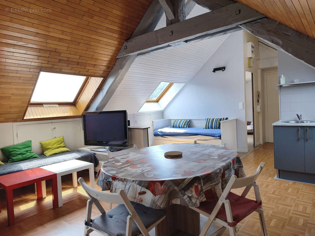 Spacieux T2 de 45 m2 (30 m2 Carrez) avec belles vues et très bien situé en centre-ville - photo 3