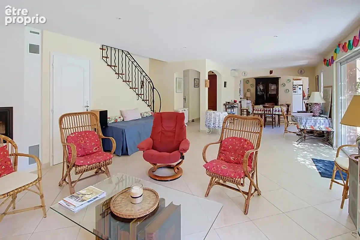 EXCLUSIVITE À VENDRE ! Maison Lorgues 6 pièces 187 m2 + Piscine + garage - photo 13