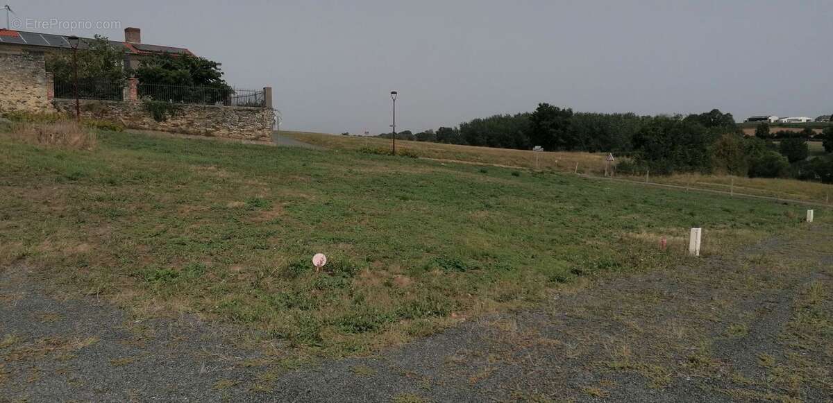 Terrain à TREMONT