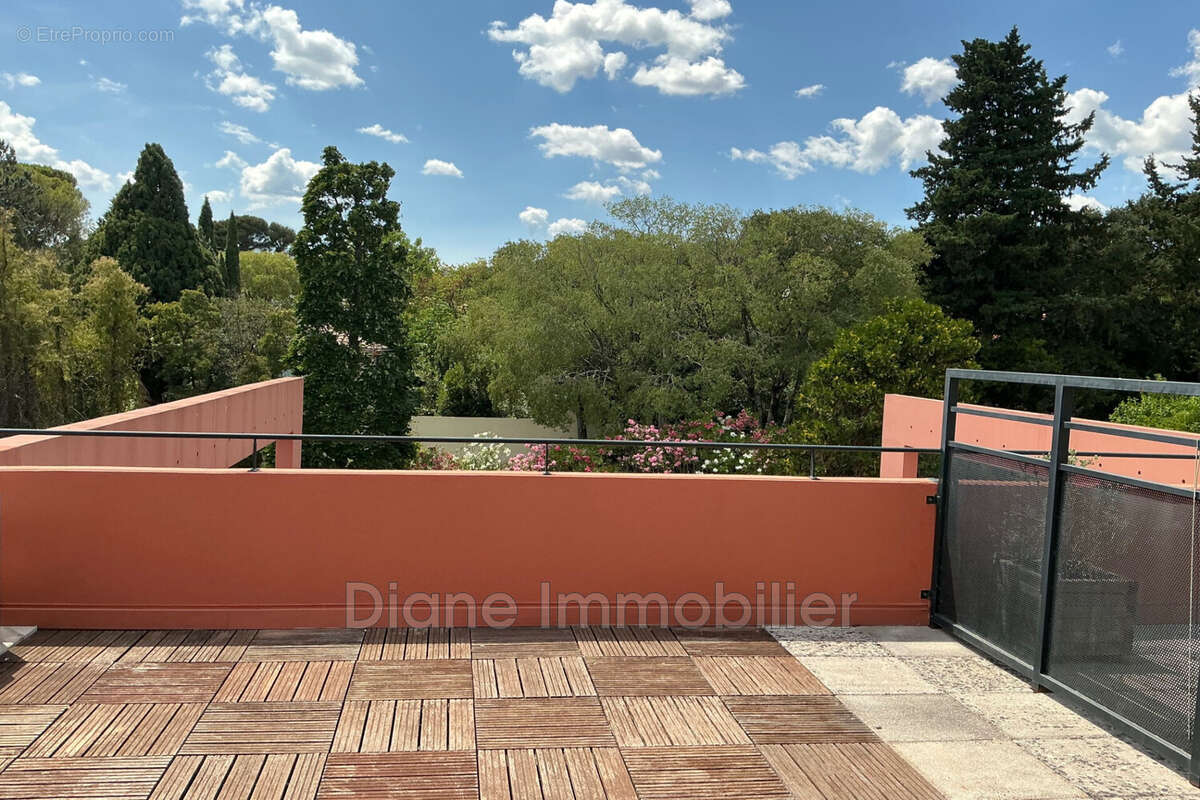 Appartement 215 m² à Nimes  - photo 2
