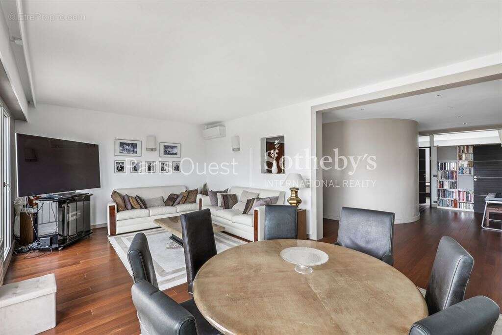 Appartement à NEUILLY-SUR-SEINE