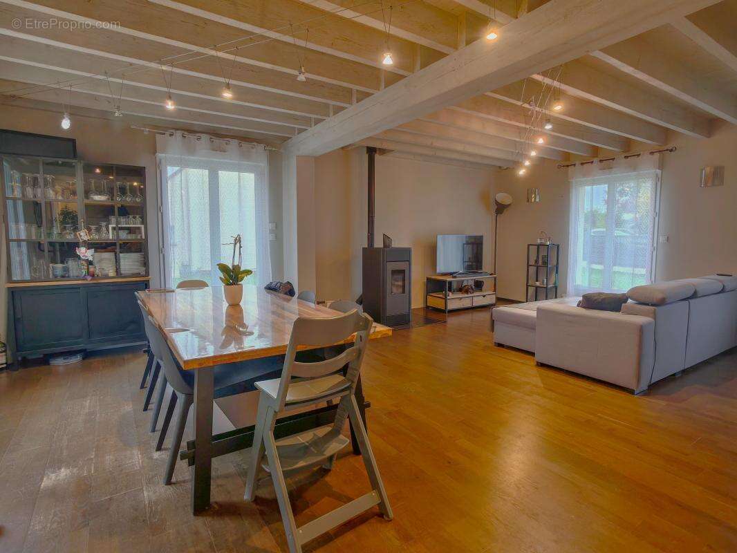 Maison à NEUILLE-PONT-PIERRE