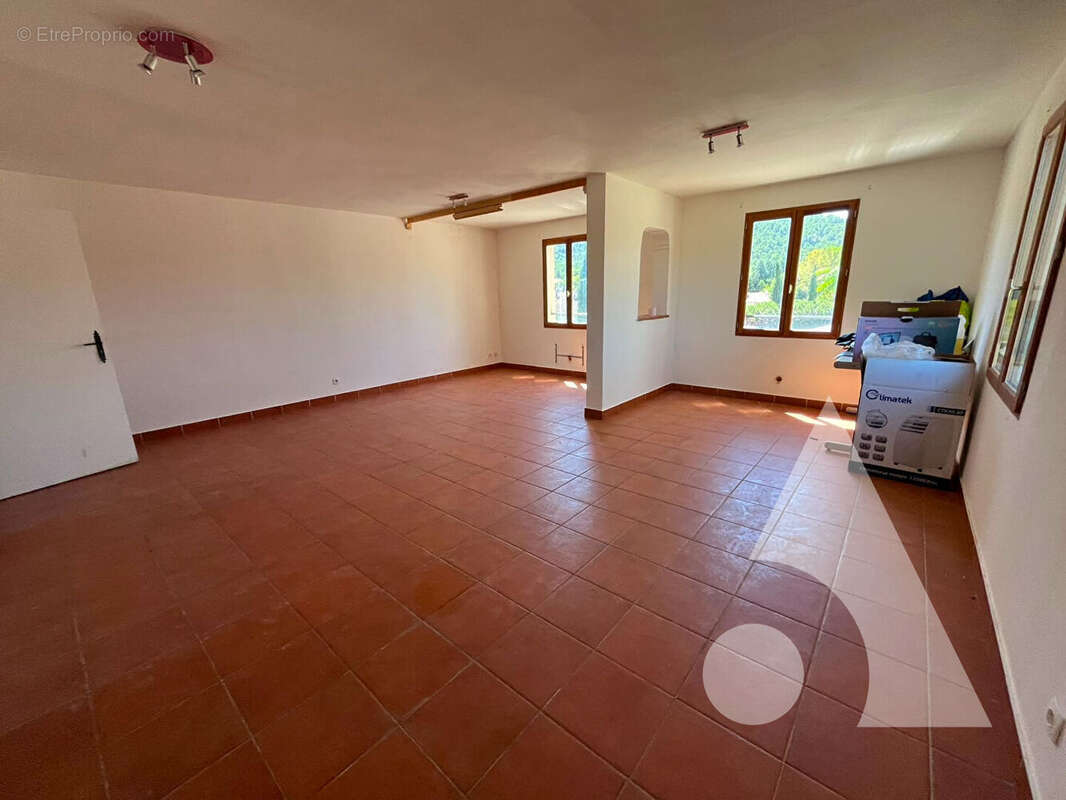 Appartement à SALERNES
