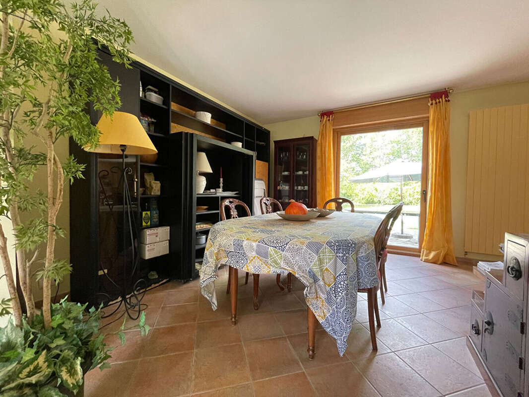 Maison à LA CELLE-LES-BORDES