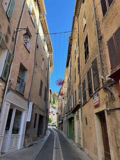 Appartement à COTIGNAC