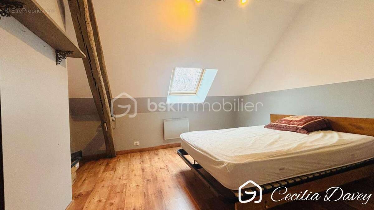 Maison à VILLENEUVE-SUR-YONNE