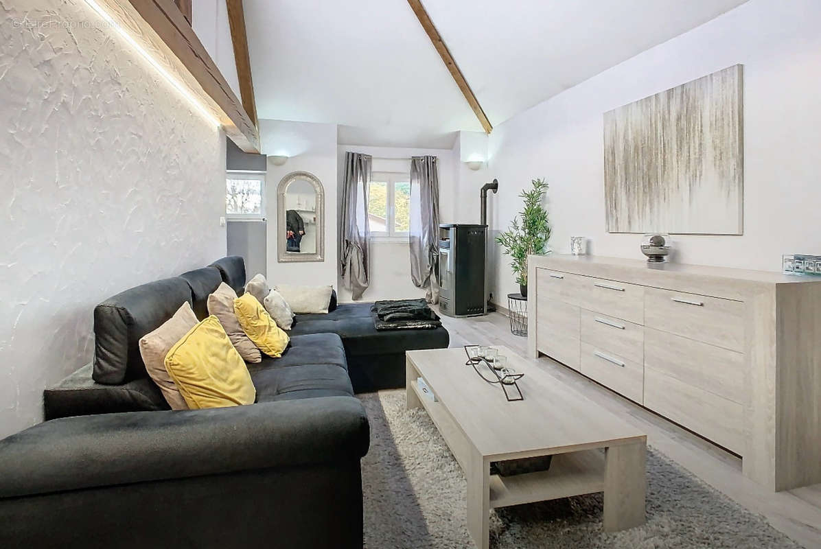 SALON-SEJOUR - Appartement à VILLEFRANCHE-SUR-SAONE