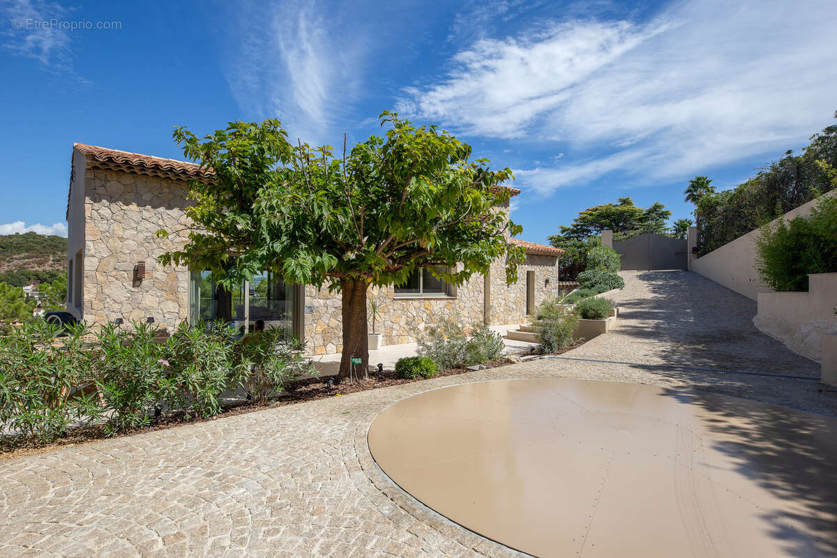 Maison à MANDELIEU-LA-NAPOULE