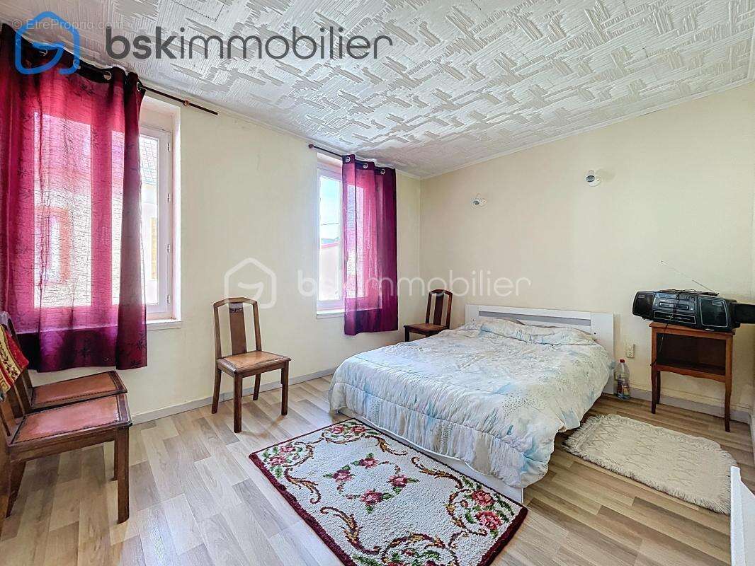 Maison à SAINT-ETIENNE-DU-ROUVRAY