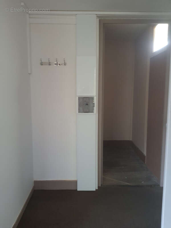 Muret centre ville - Immeuble rénové comprenant 2 T2, 1 studio et un local prfessionnel - photo 10