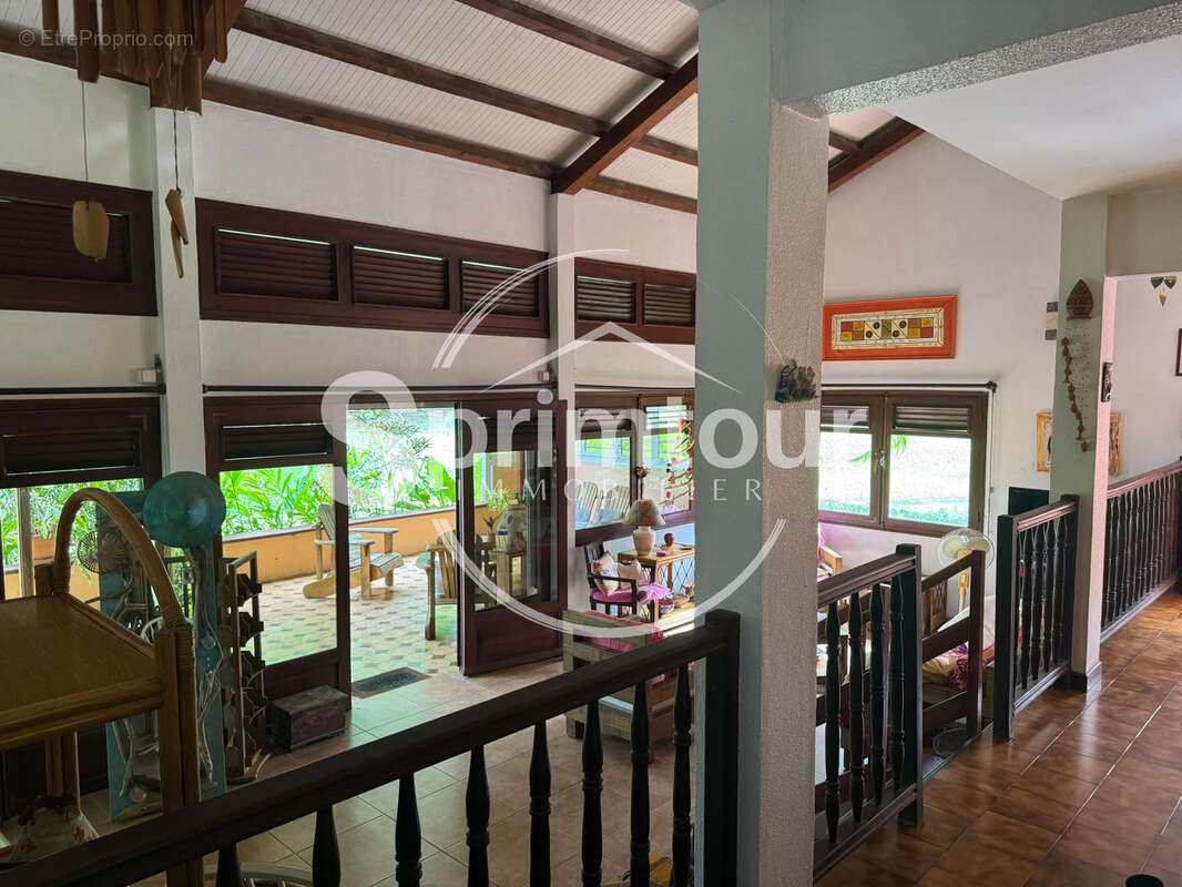 GOURBEYRE, villa T5 avec terrasse , double garage sur un grand terrain - photo 8
