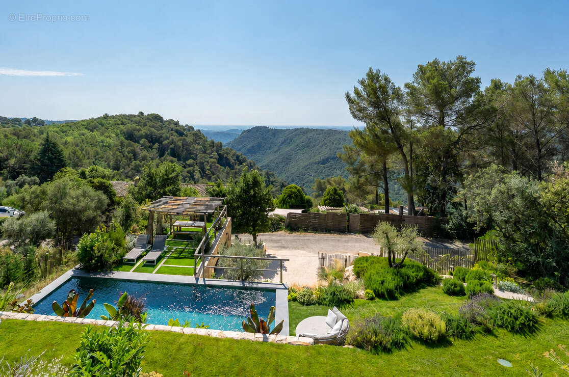 Maison à TOURRETTES-SUR-LOUP