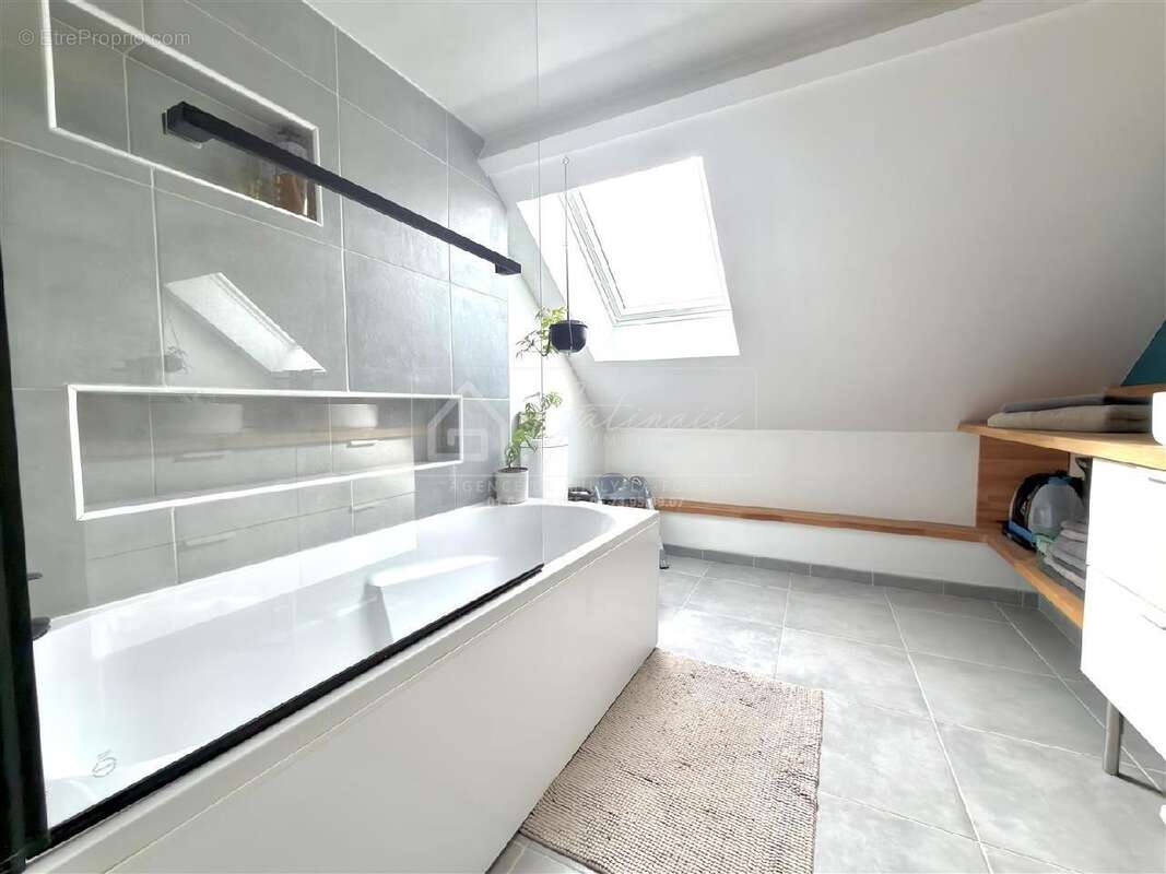 Maison à LA CHAPELLE-LA-REINE