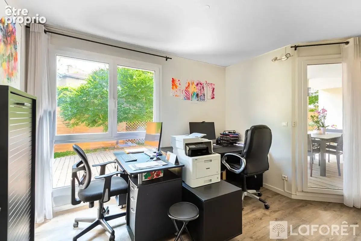 Appartement en rez-de-jardin de 157 m2 - métro Cuire - photo 12