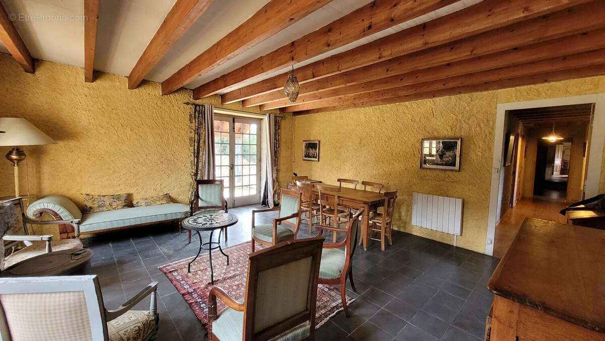 Maison à CHENEREILLES