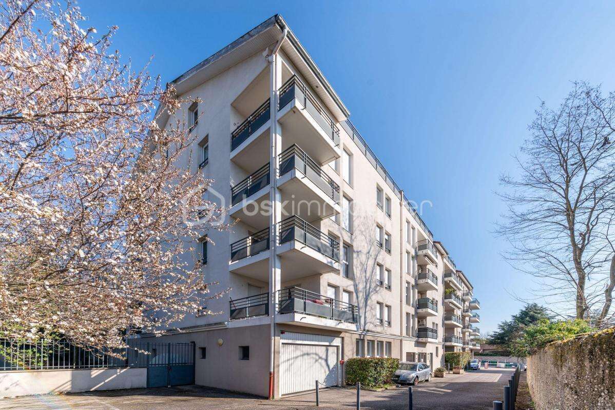 Appartement t3 – centre-ville – tram t10 - photo 2