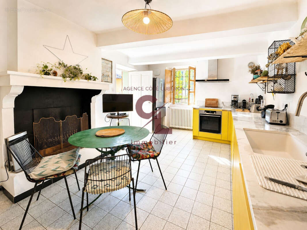 Maison 285 m² à Cabrieres-D'avignon  - photo 8