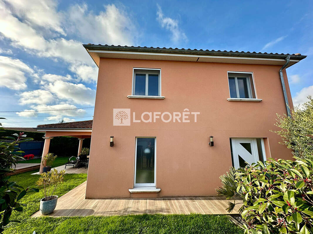 Maison à SAINT-ETIENNE-SUR-CHALARONNE