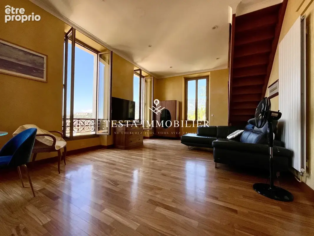 Menton Terres Chaudes - Dernier étage d'une maison de maître - Appartement duplex de 145 m2 (92 m2 loi carrez) - photo 12