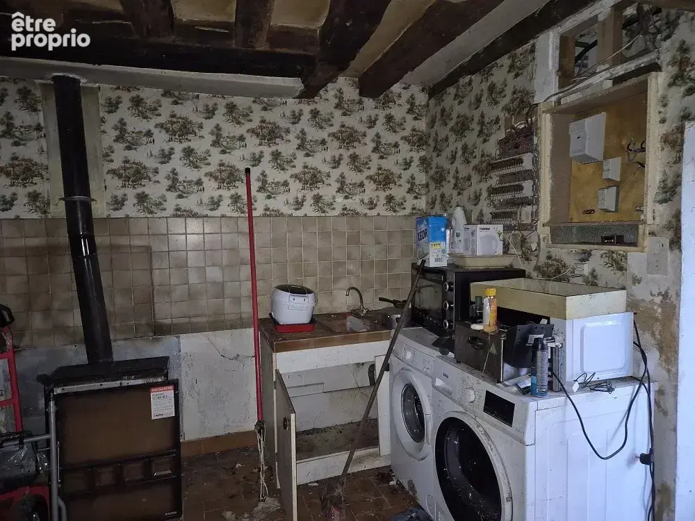 Maison à rénover, terrain et dépendance. - photo 2