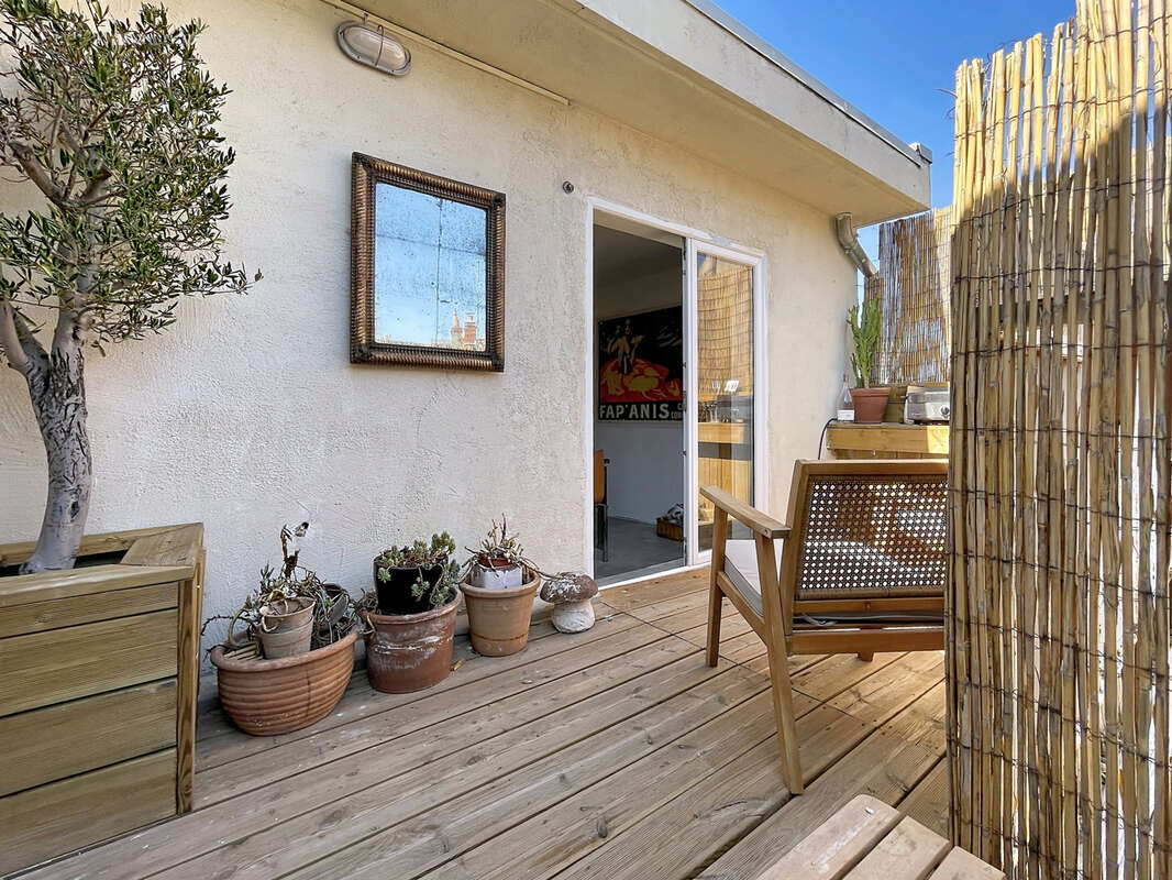 T3 entièrement rénové avec terrasse au coeur du quartier Chalets /Concorde - photo 7