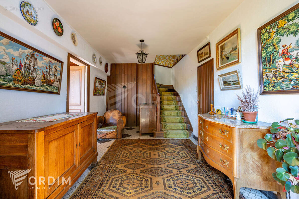Maison à MENADES