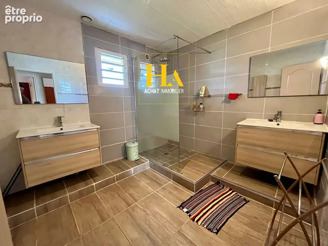Maison Saint Joseph - Plaine des grègues  8 pièces 232.8 m2 - photo 4