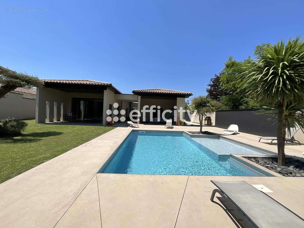 Maison 261 m² à Saint-Lager-Bressac  - photo 2