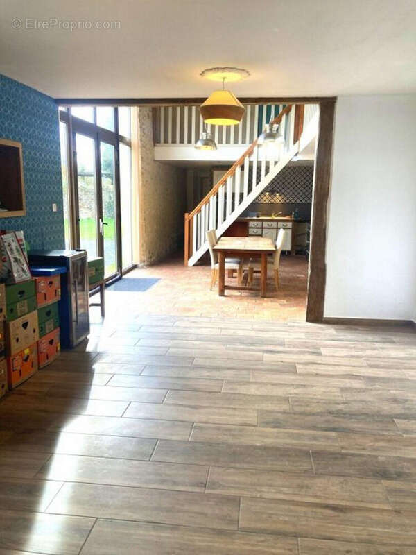 Maison à DOMFRONT-EN-CHAMPAGNE