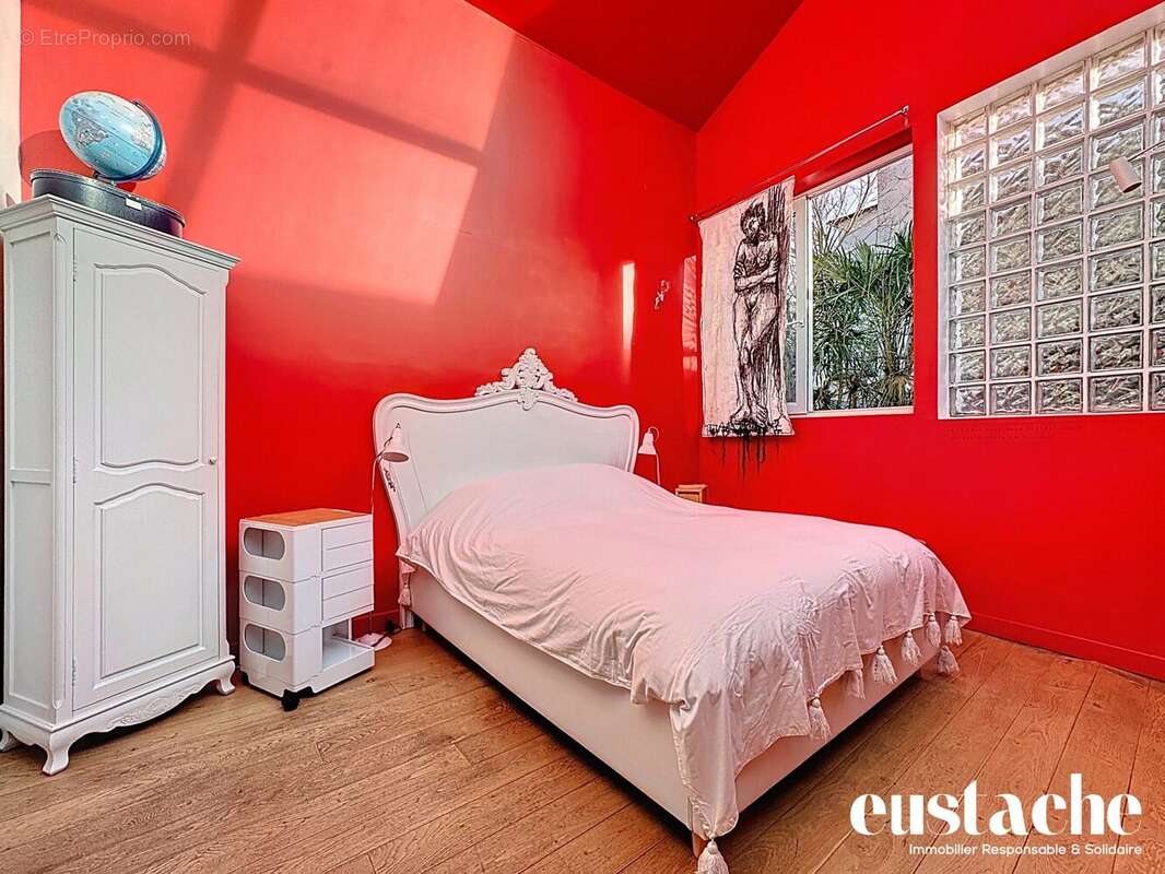 Appartement à LES LILAS